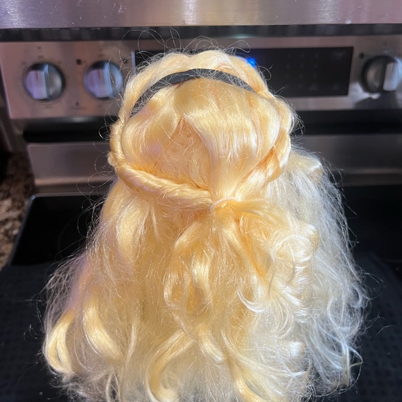 Baby Alice in Wonderland with Cat wristlet - Picture 4 of 5